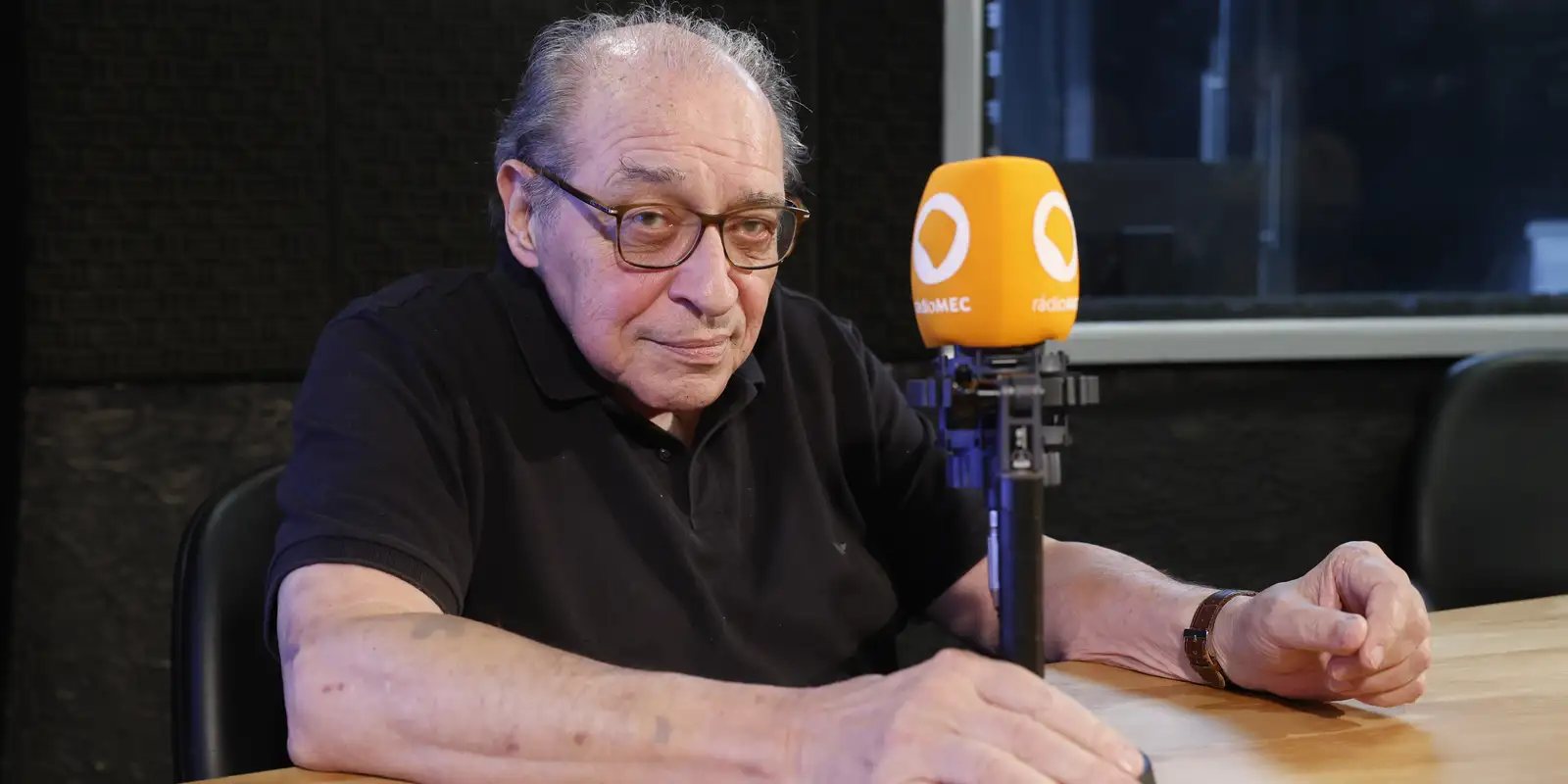 Capa: Rádio MEC estreia série Eu Gosto de Música, apresentada por Ruy Castro