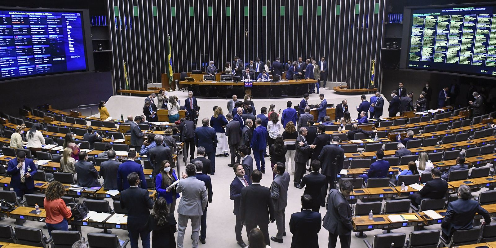 Capa: Representação de parlamentares negros segue baixa, diz pesquisadora