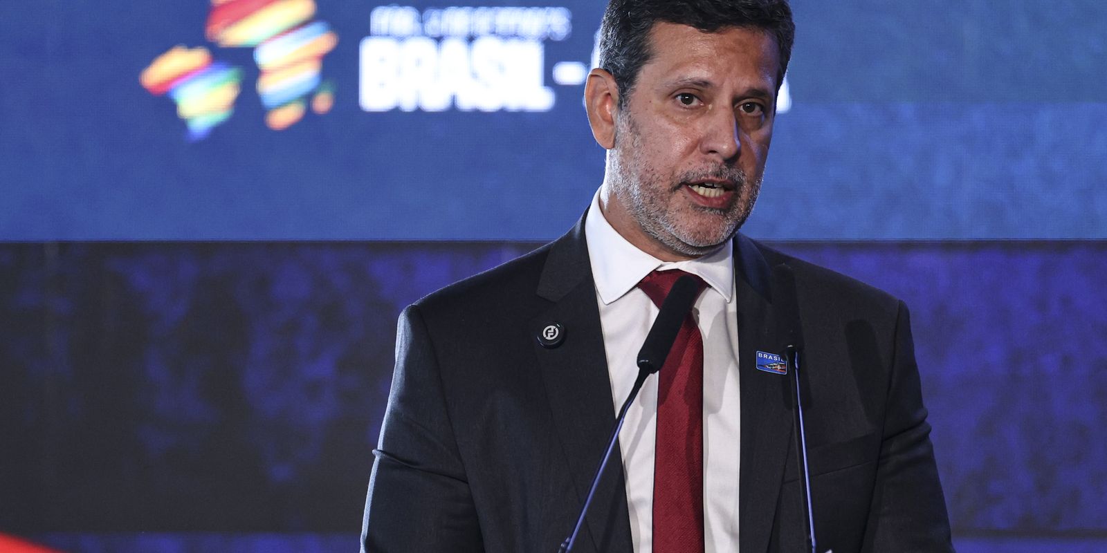 Capa: MEC irá pedir investigação de ameaças a universidades em redes sociais
