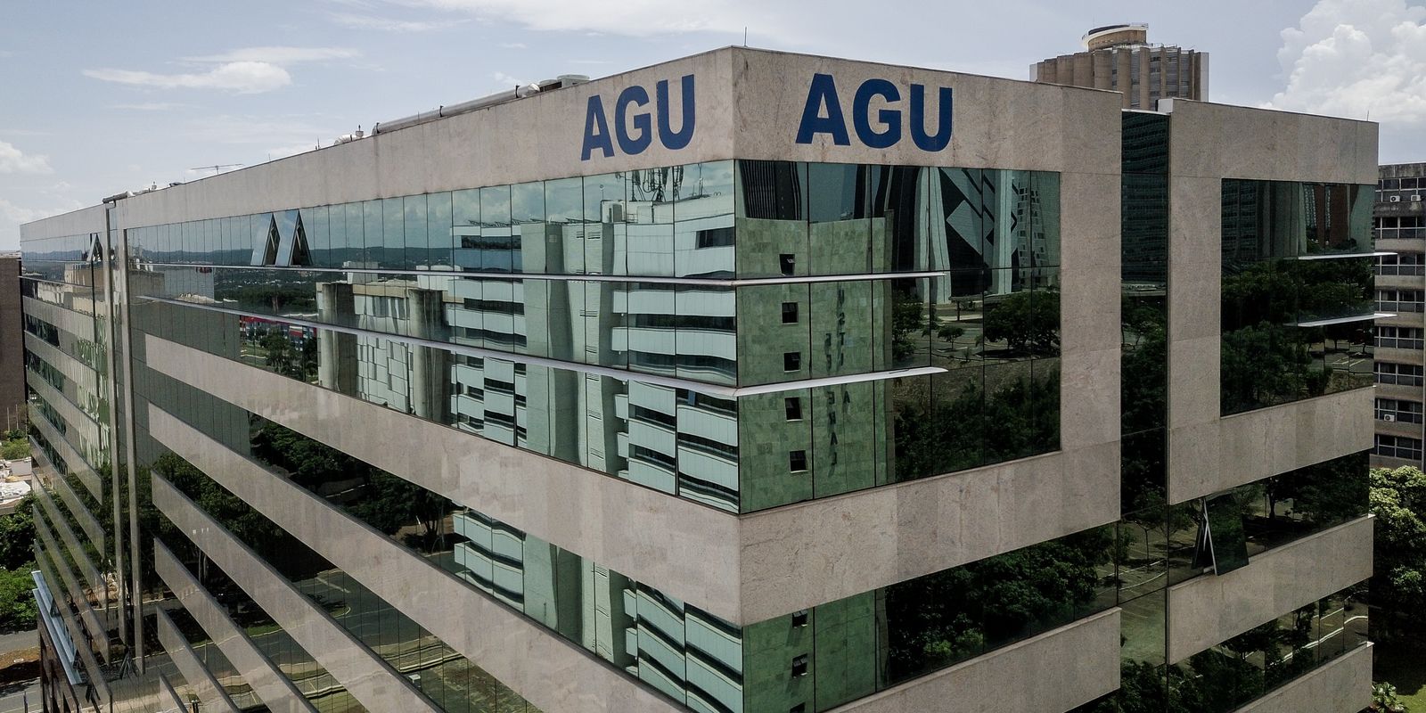 Capa: AGU pede ao STF que declare inconstitucionais leis das bets