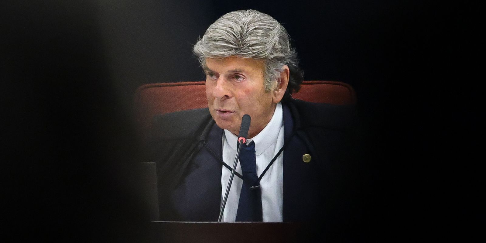 Capa: Fux pede acesso a processos contra Jair Bolsonaro no STF