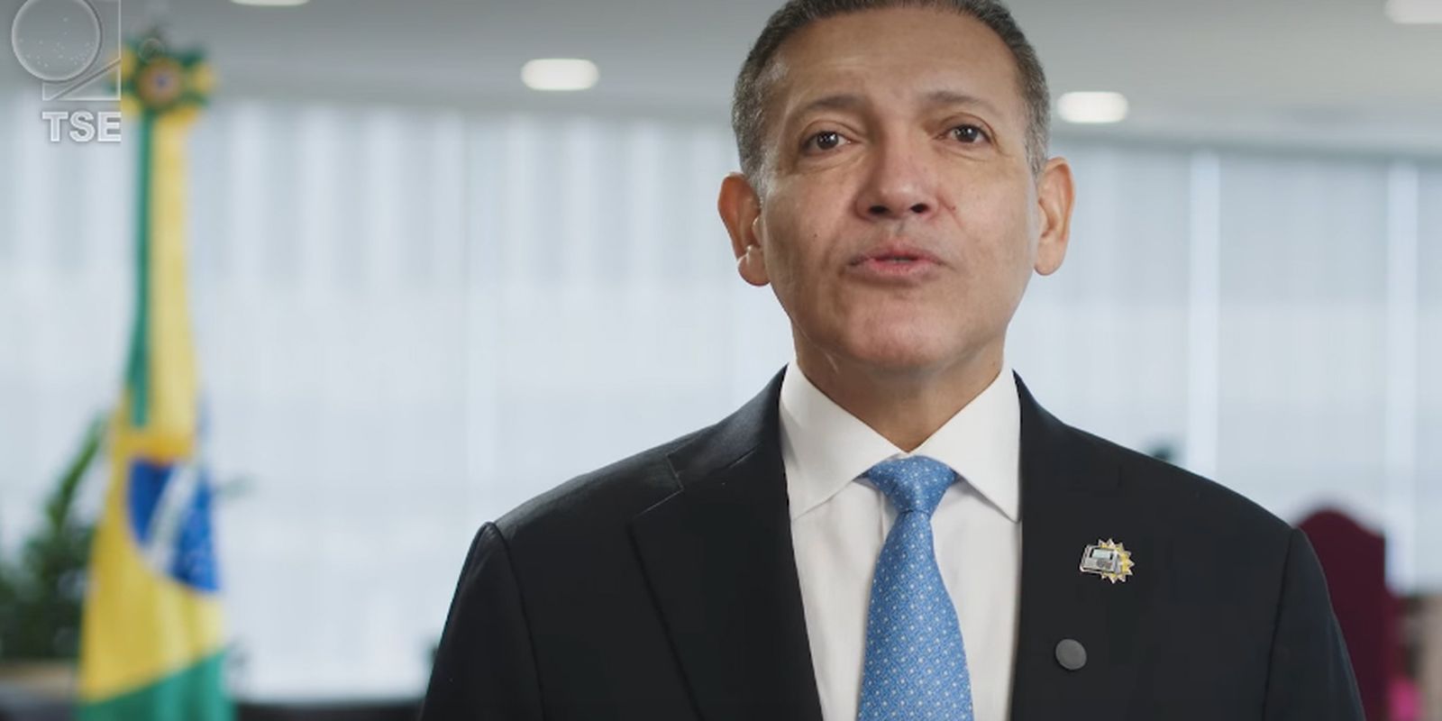 Capa: Presidente do TSE diz que voto é direito fundamental dos brasileiros