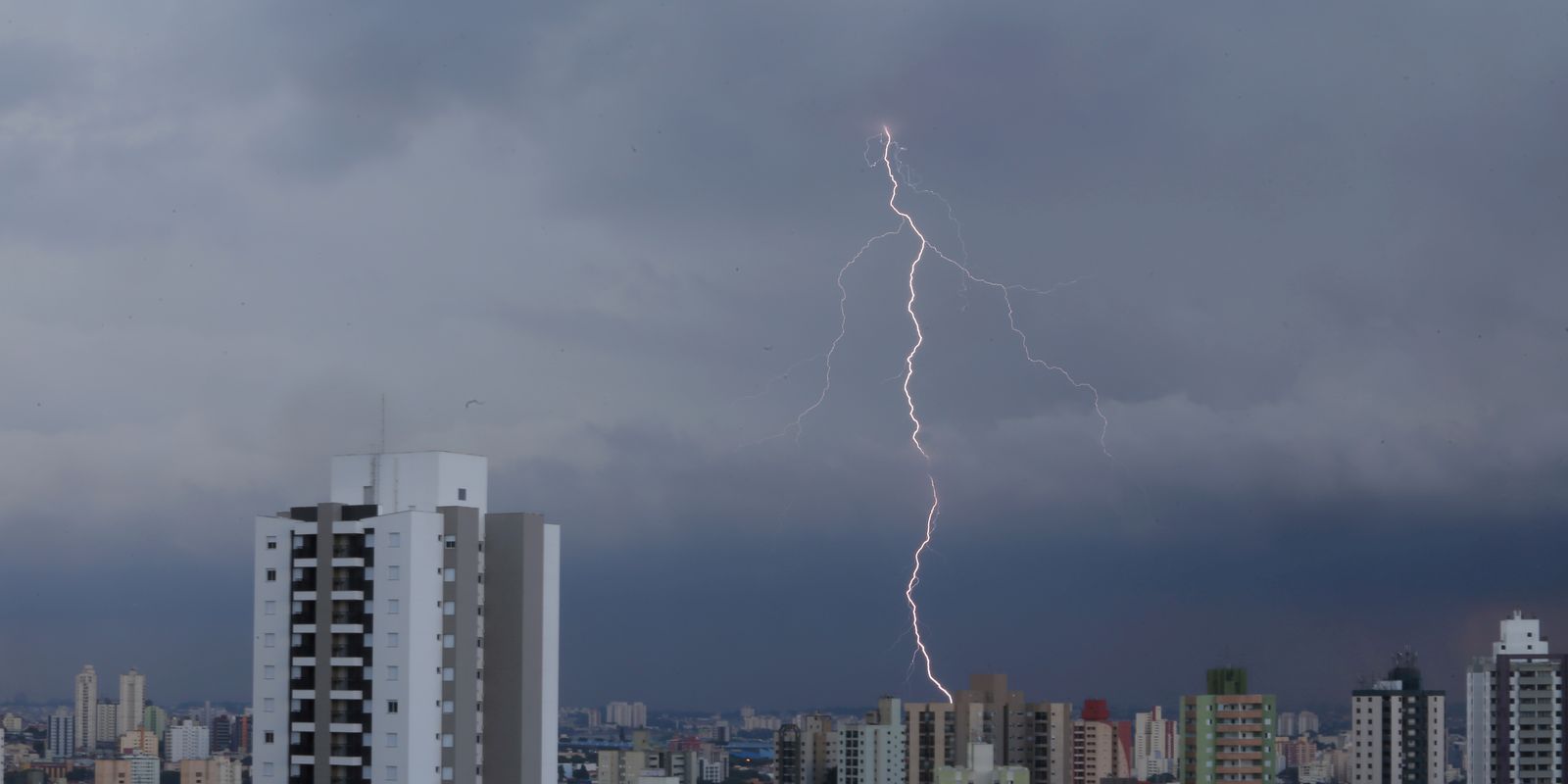 Capa: Fim de semana de eleições será de chuva em grande parte do país