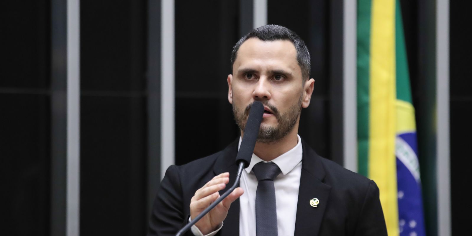 Capa: Cleitinho Azevedo é eleito governador de Minas Gerais no 1º turno