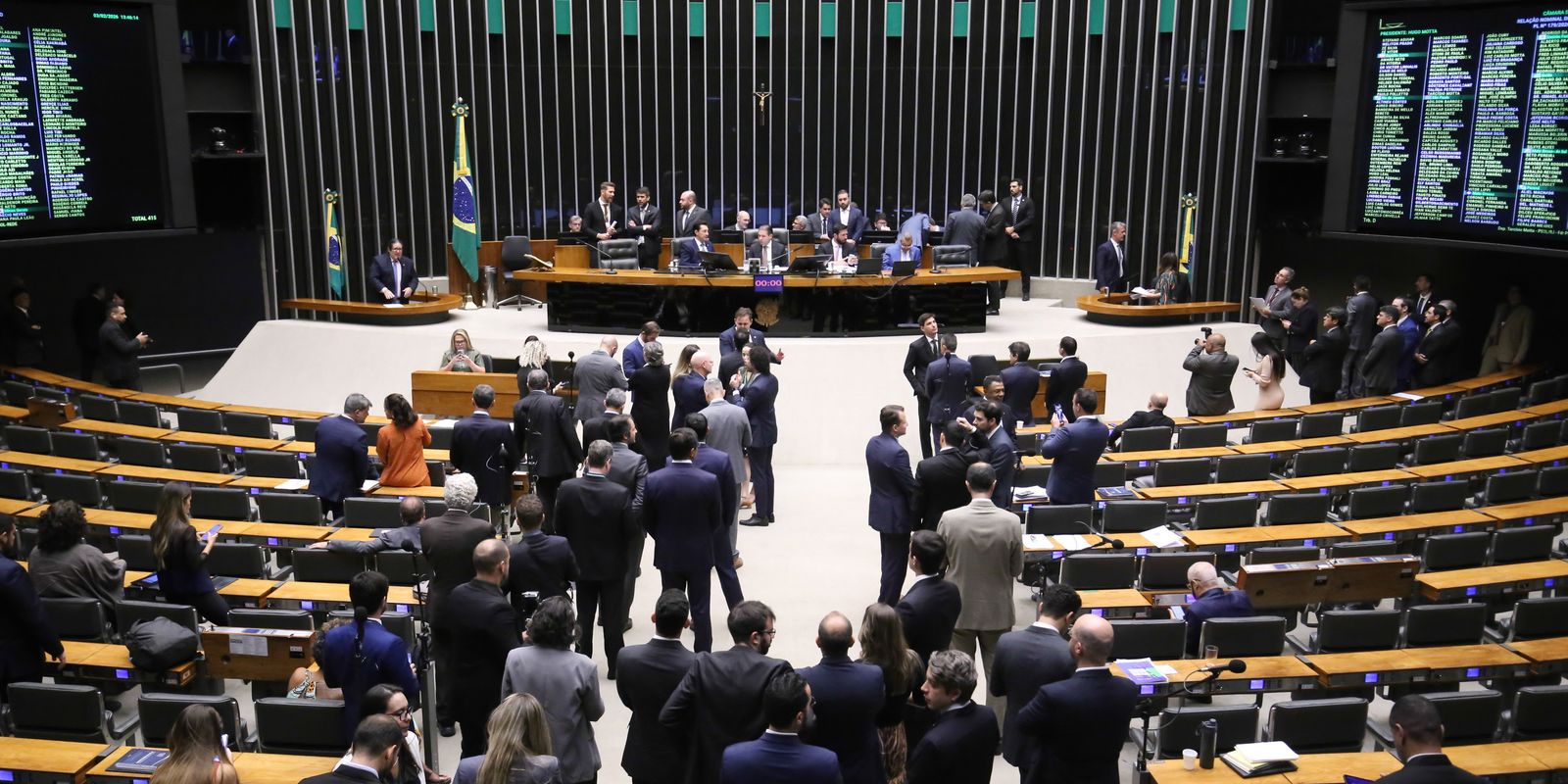 Capa: Cresce número de mulheres eleitas para o Congresso Nacional