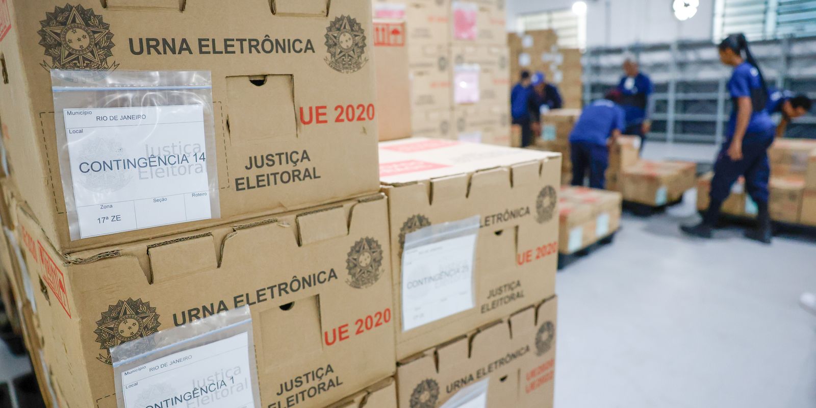 Capa: Tribunais distribuem urnas e preparam seções para eleição